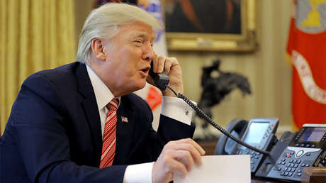 VIDEO: El incómodo momento que convirtió a Trump en un "intermediario" del primer ministro irlandés