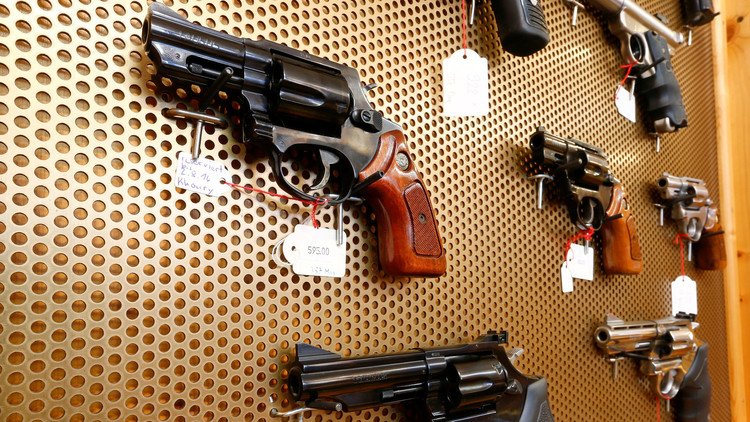 El país que está a punto de permitir el uso de armas personales contra los terroristas
