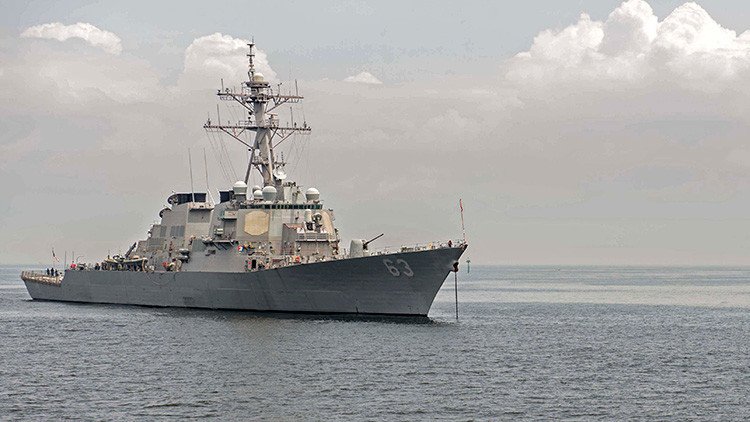 Un buque de guerra chino escolta a un destructor de EE.UU. cerca de las islas en disputa