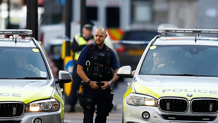 Un coche embiste a una muchedumbre de adolescentes en Londres