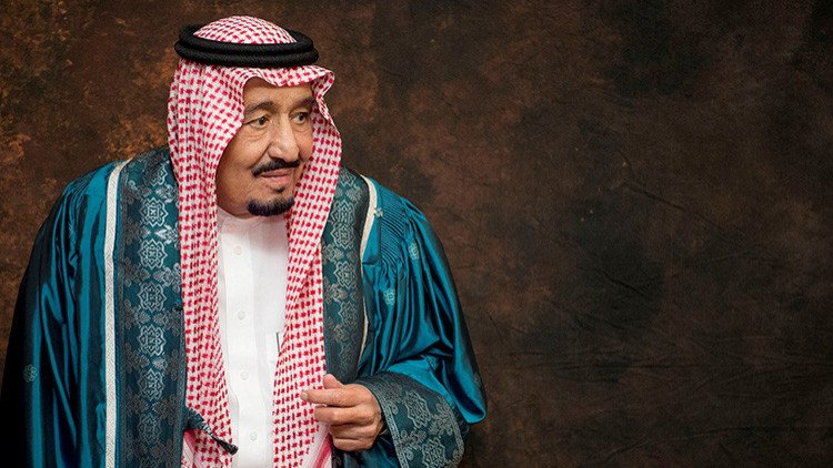 'El poder de la palabra': Suspenden a un periodista por elogiar demasiado al rey de Arabia Saudita 