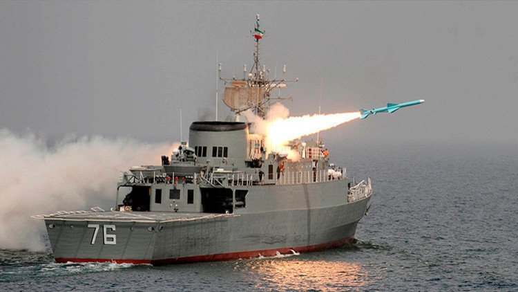 Irán despliega sus últimos avances en unas maniobras militares en el mar Caspio (VIDEO)