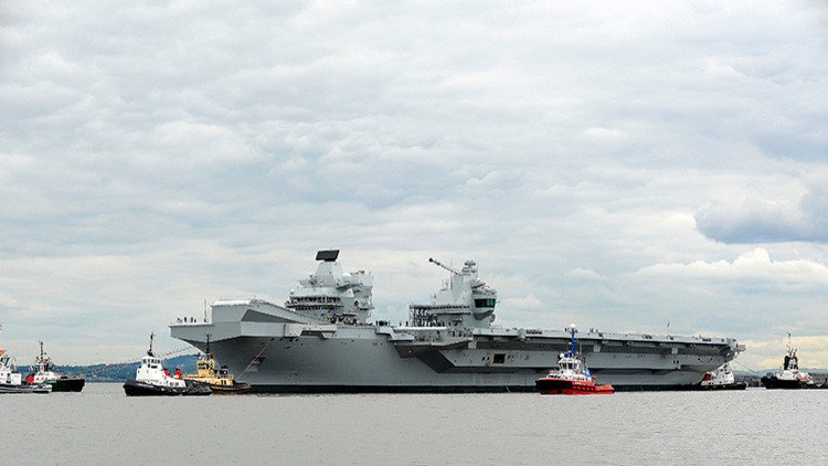 El mayor buque de la Armada británica se queda sin protección