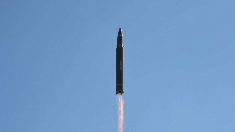 Pionyang: "El misil norcoreano puede llevar una carga nuclear grande y pesada"