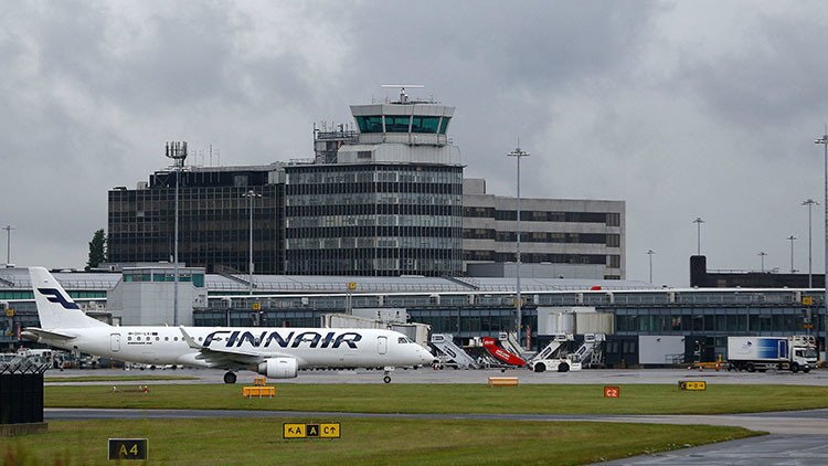Evacúan una terminal del aeropuerto de Mánchester por un paquete sospechoso 