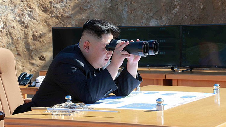 Kim Jong-un promete más "regalos" para los "yanquis" tras la prueba de un misil intercontinental