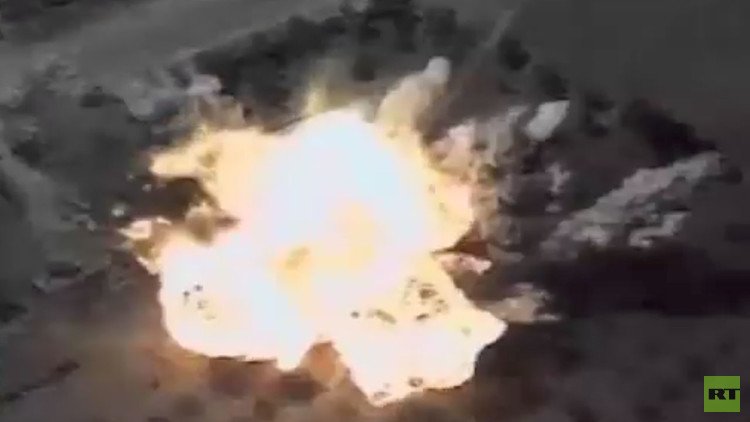 Videos: aviones rusos destrozan tres grandes depósitos de armas del Estado Islámico en Siria