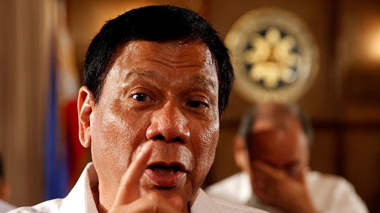 "Comeré vuestros hígados": Duterte amenaza a los terroristas por decapitar a dos marineros