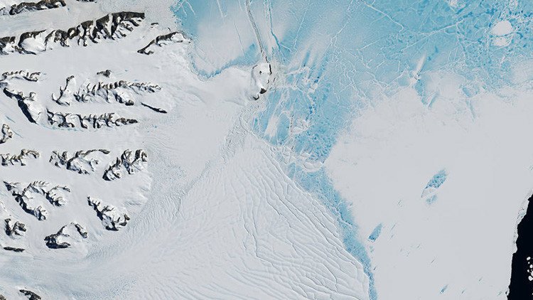 'Bergxit': Un iceberg del tamaño de Suiza está a punto de desprenderse de la Antártida