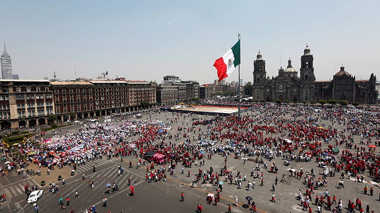 Descubren el zócalo que da nombre a la plaza central de Ciudad de México (Fotos, video)