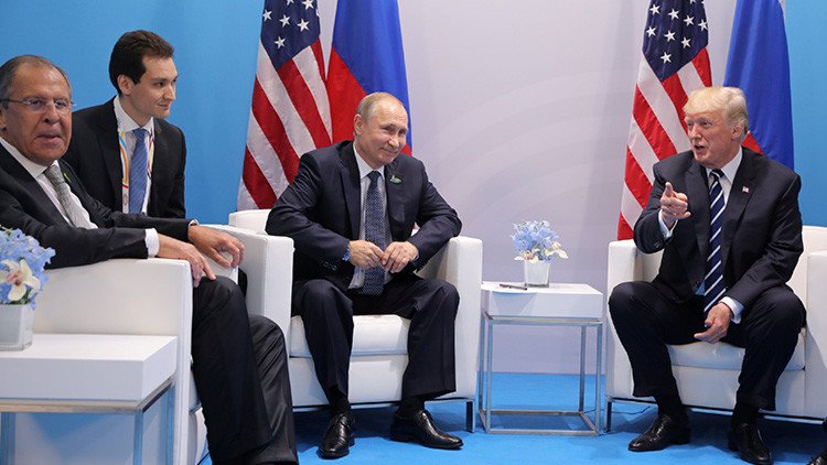 'House of Cards': Insólita similitud entre el encuentro de Putin y Trump y la mítica serie (FOTO)
