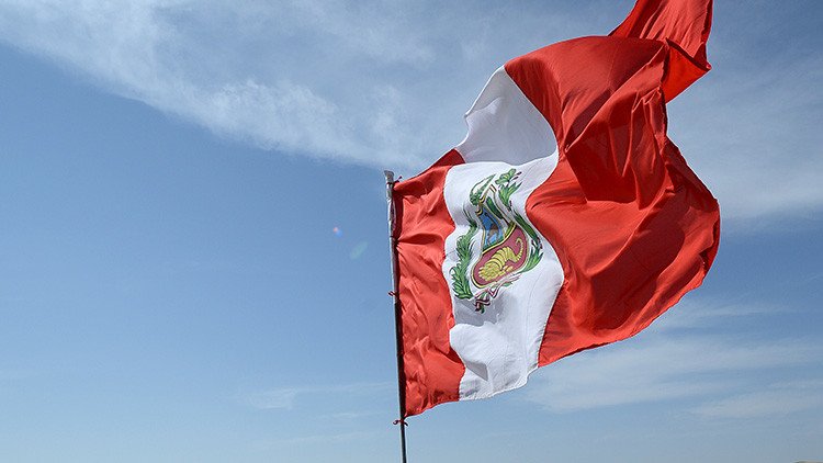 Ecuador "lamenta" que Perú llame a su embajador por el muro fronterizo