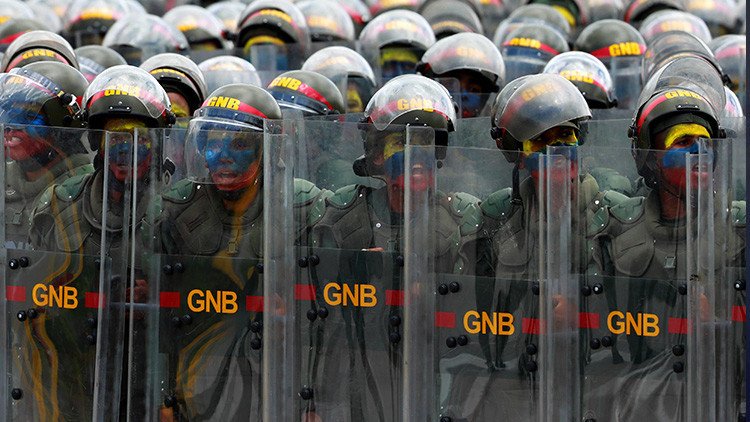VIDEO, FOTOS: Opositores hieren a siete GNB durante protestas violentas en Caracas