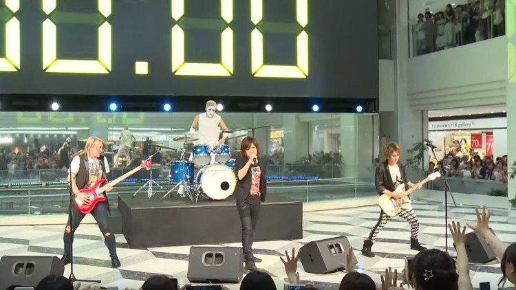 Un concierto de 8 segundos causa furor en Japón