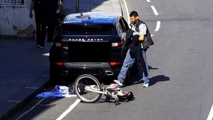 Un ladrón roba con descaro un coche en una calle de Londres y recibe su merecido