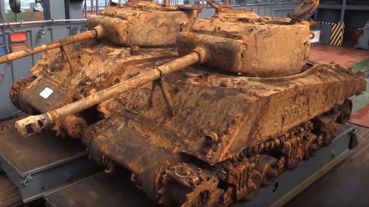 Sacan a flote tanques de la Segunda Guerra Mundial hundidos en el mar de Barents (Video)