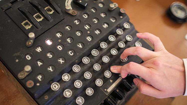 FOTOS: Compra una máquina de escribir nazi por 100 euros y la subasta por 45.000