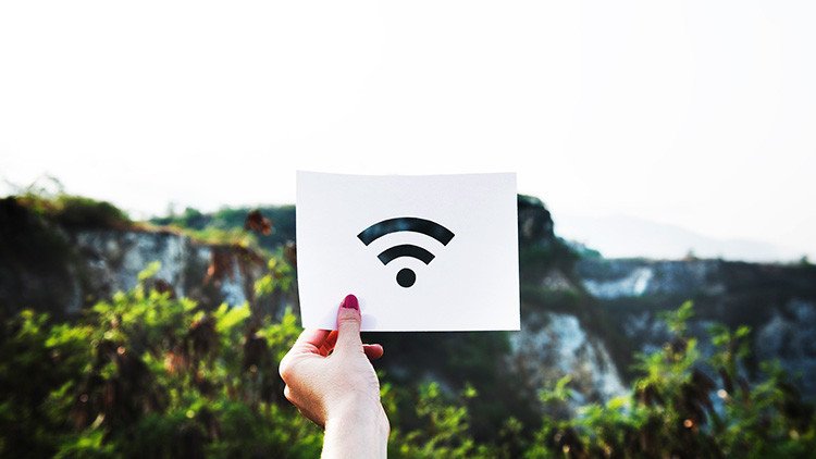 22.000 personas aceptan limpiar retretes por no leer los términos y condiciones de uso del Wi-Fi