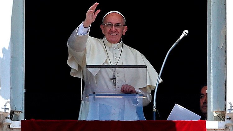 "Prohibido quejarse": El papa Francisco cuelga un cartel para disuadir a los quejicas