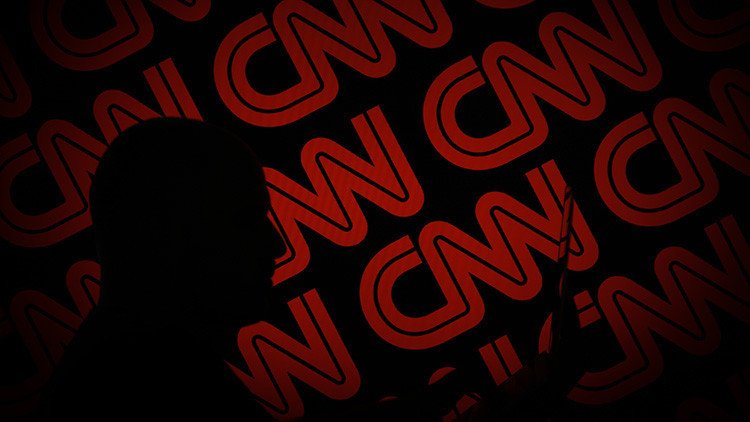 "Rezo para que otra noticia lo eclipse": Presentadora de CNN se confiesa fatigada por el tema ruso