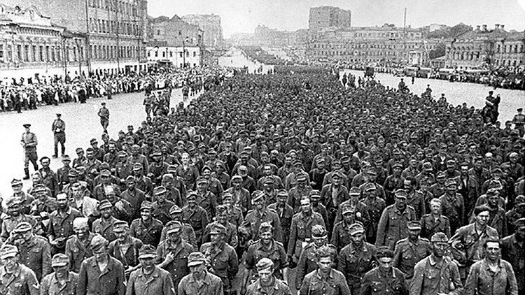 VIDEO, FOTOS: El día que miles de nazis marcharon por Moscú