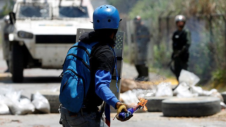 "El plebiscito y la violencia en Venezuela responden a un mismo plan"