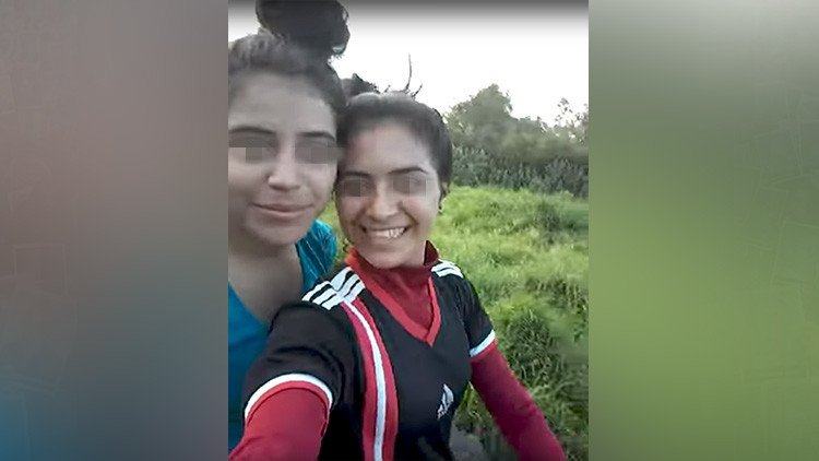 Segundos antes de morir: dos hermanas son aplastadas por un tractor tras hacerse una selfi (VIDEO)