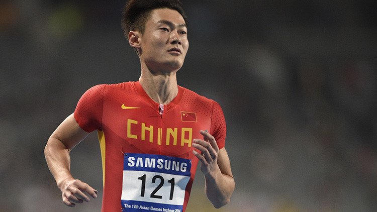 VIDEO: Un atleta chino derrota a un avión de combate en una carrera de 50 metros