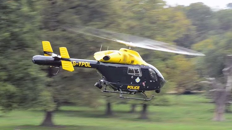 Policías británicos emplean un helicóptero para filmar a gente que practica sexo