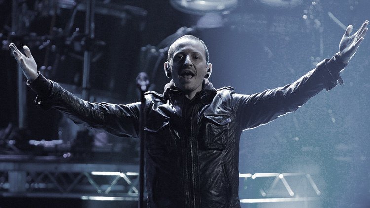 "Me estremezco al recordar los abusos que sufrí": ¿por qué se suicidó el vocalista de Linkin Park?