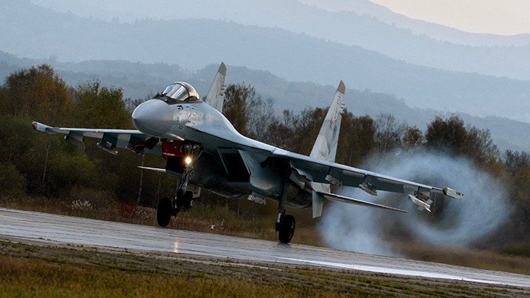 VIDEO: Maniobras del caza Su-35, vistas desde un ángulo inusual