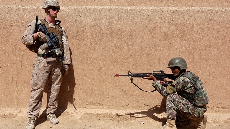 Al menos 16 soldados afganos mueren en un ataque por error de EE.UU.