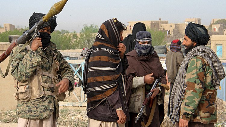 Talibanes matan a varios afganos y secuestran a decenas de personas