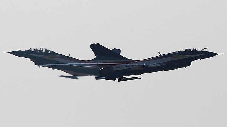 China defiende la interceptación "legal, necesaria y profesional" del avión espía estadounidense