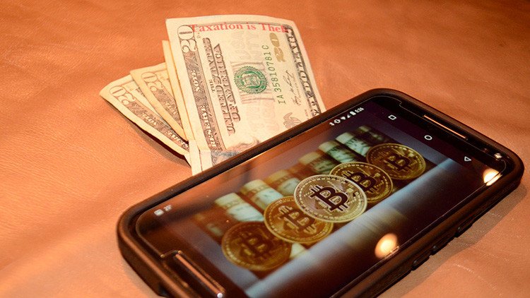 ¿Aún aspira a hacerse rico con los bitcoines? Los expertos 'hacen apuestas' sobre las criptomonedas