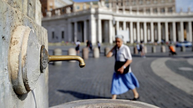 El Vaticano cierra cien fuentes por la sequía en Roma
