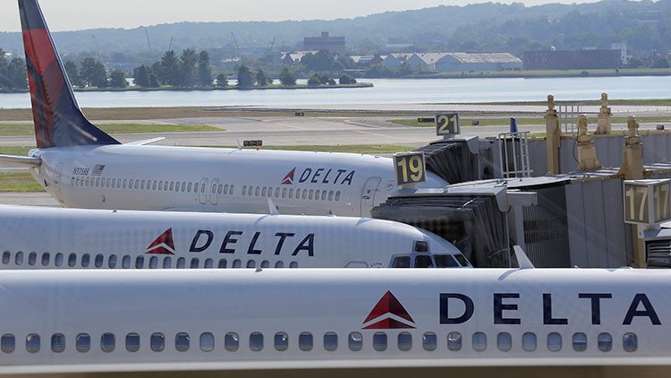 Delta Airlines pide disculpas a un ruso expulsado de un vuelo acusado de ser un "ocupante de Crimea"