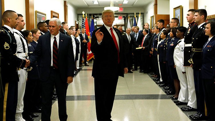 El Pentágono se niega a vetar a los transgéneros en el Ejército "hasta que Trump lo ordene"