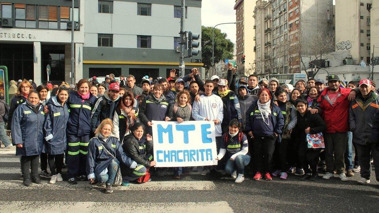 Abre en Argentina el primer bachillerato popular para cartoneros
