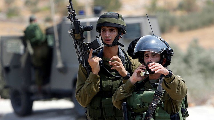 Militares israelíes registran el complejo mediático donde está la oficina de RT en Ramala