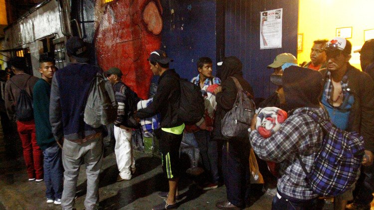 México: Rescatan de un camión abandonado a 178 migrantes centroamericanos 