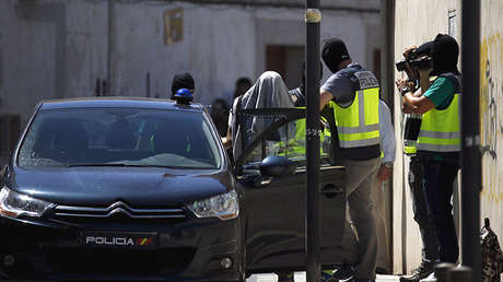 Detienen a seis ultras en Madrid por grabar a fuego una esvástica en la mano de una menor