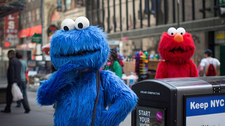 La Policía halla cocaína oculta en un muñeco del Monstruo de las Galletas (FOTO)