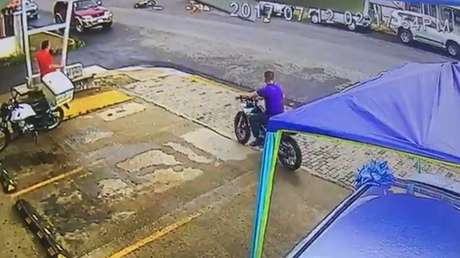 Muere atropellado por un motorista que hacía el caballito