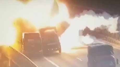 Aparatoso accidente en China con explosión incluida es captado por las cámaras