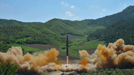 Corea del Norte lanza un misil balístico intercontinental a aguas territoriales de Japón