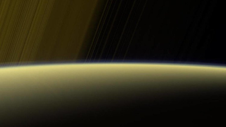 VIDEO: La sonda Cassini muestra una 'cortina fantasmal' de Saturno