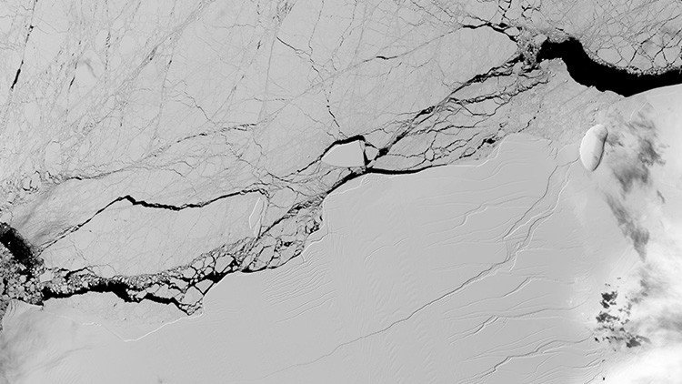 Nuevas grietas en la plataforma glacial Larsen C alertan a los científicos (FOTOS)