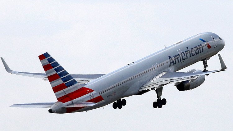 VIDEO, FOTOS: Así fue el caos vivido en el vuelo de American Airlines tras unas fuertes turbulencias