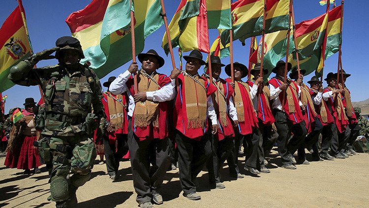 El gran desfile cívico-militar de Bolivia en espectaculares imágenes